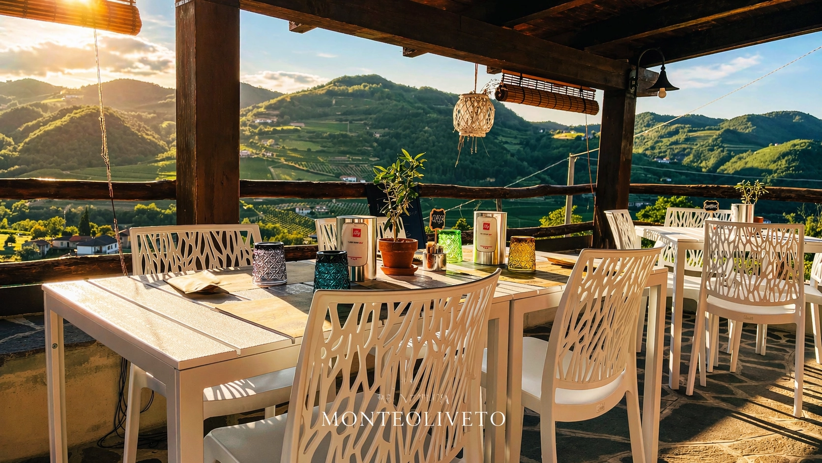Cena in terrazza con vista sulle Langhe a Tenuta MonteOliveto