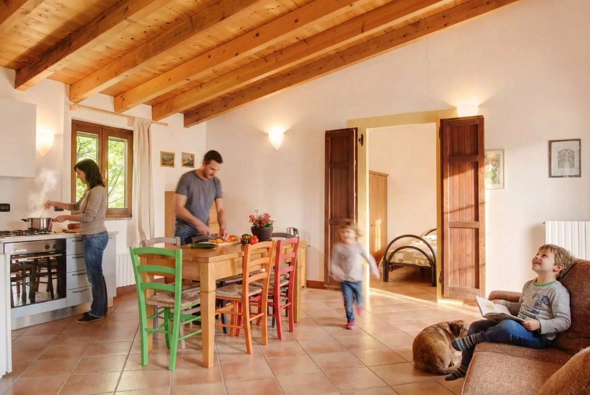 Cucina e spazio conviviale di un cottage di Tenuta MonteOliveto